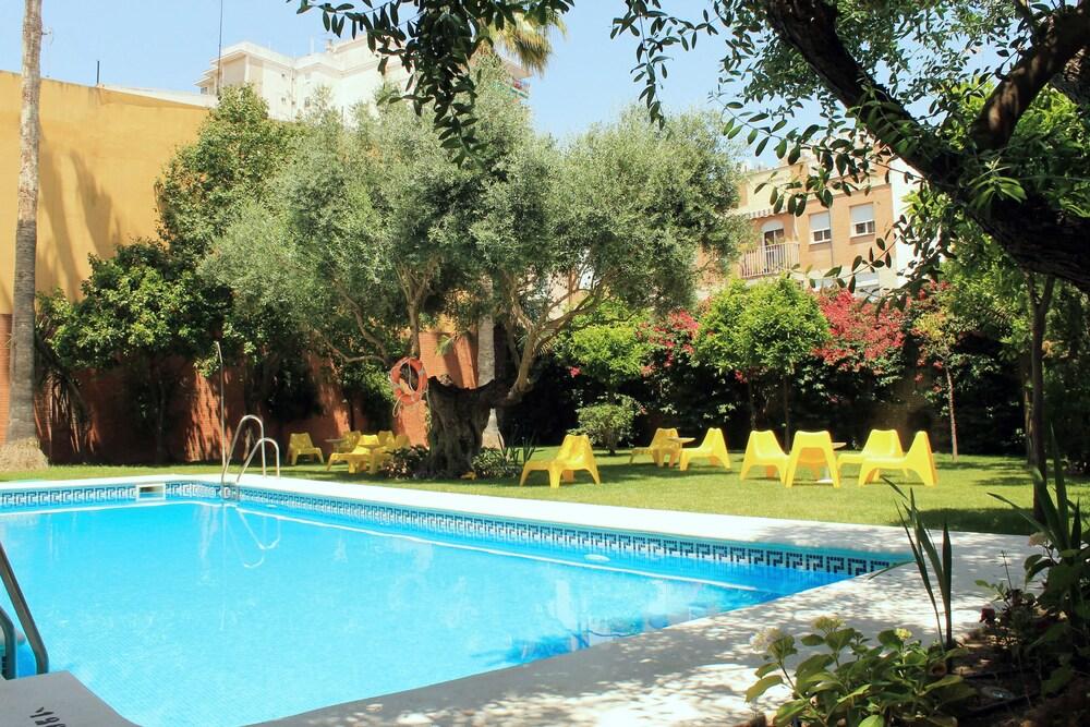 Aacr Hotel Monteolivos Seville Exterior photo